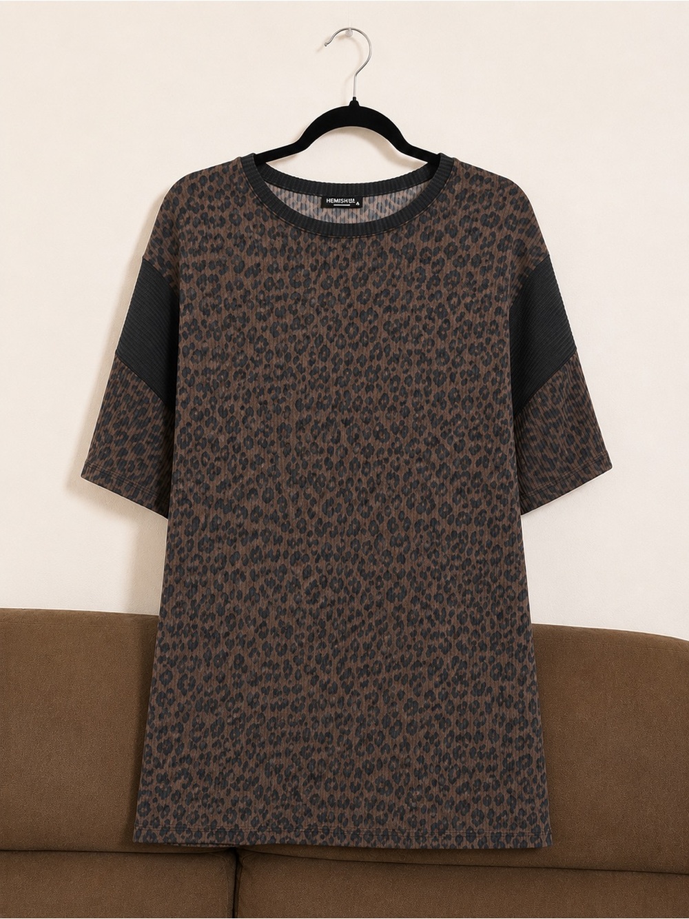 New Boutique Heimish USA Leopard Print Ribbed Top